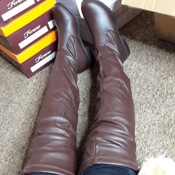 Brown boots - Picture 2 of 3
